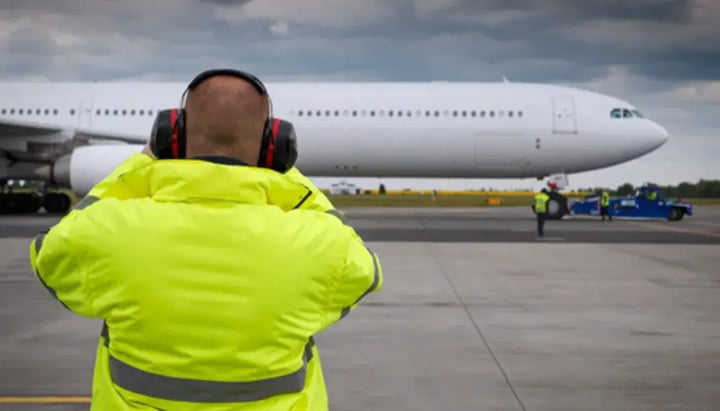 Real-Time Comms Management: Strategies for Airline Personnels