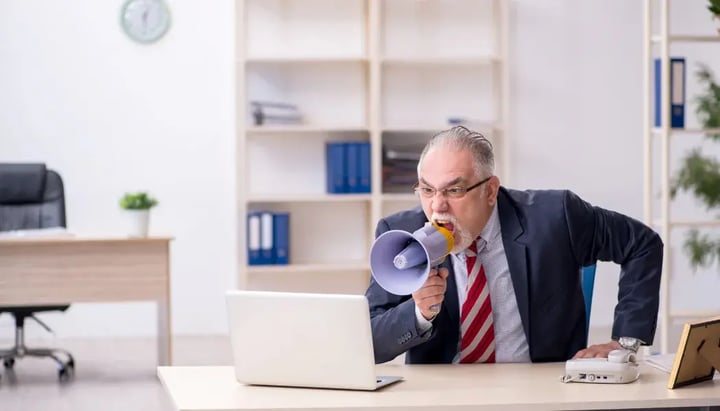 The Role of Deskless Managers in Enhancing Employee Engagement
