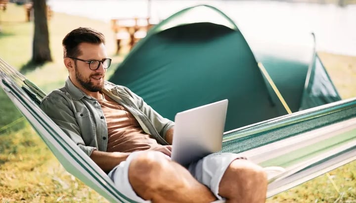 Sun, Sand… and Seamless Internal Communications This Summer
