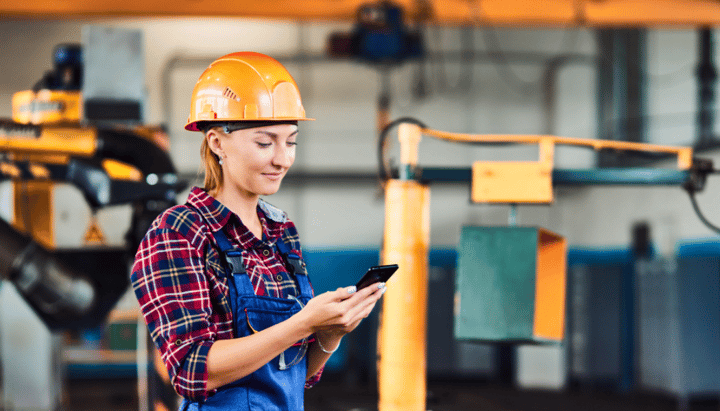 Mobile Apps & SMS: The Secret to Communicating with Your Manufacturing Workers