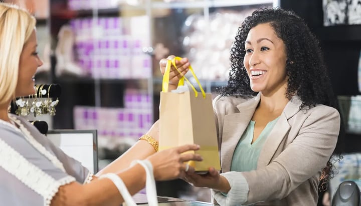 Tips to Drive Retail Success through Internal Comms with Real World Examples