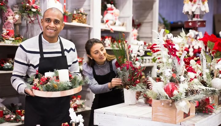 Streamlining Onboarding for Seasonal Retail Workers with Internal Comms